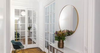 Sous-location bureau (ou poste de travail) dans un immeuble haussmannien – jeune cabinet en droit des affaires – avenue de Suffren, Paris 7e (proche Tour Eiffel et Champ-de-Mars)