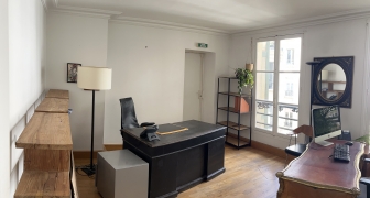 2 postes de travail au sein d'un de bureau 18m2 - Rue de la Paix Paris 2e